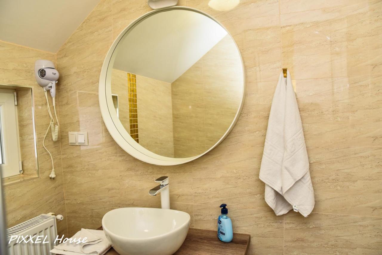 Pixxel House Hotel Moeciu De Sus Ngoại thất bức ảnh